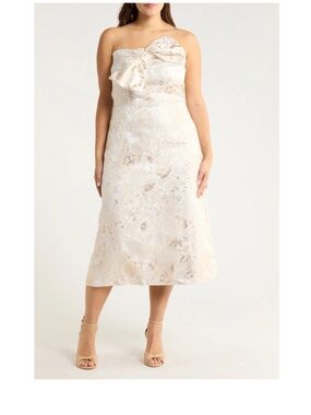 Sugarlips Strapless Bow-Front Midi Dress in Champagne